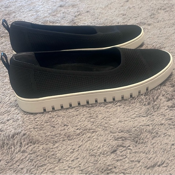 Vionic Uptown Knit Skimmer Flat. Black. Size 10 - Picture 3 of 7